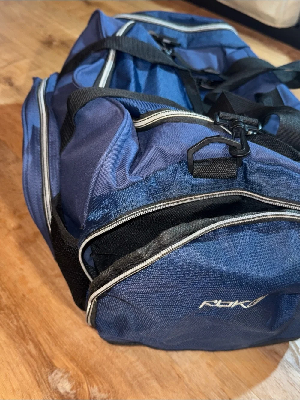 Reebok Sports Gym/sports Bag Dark Blue Duffel Bag With Strap Expandable Baseball